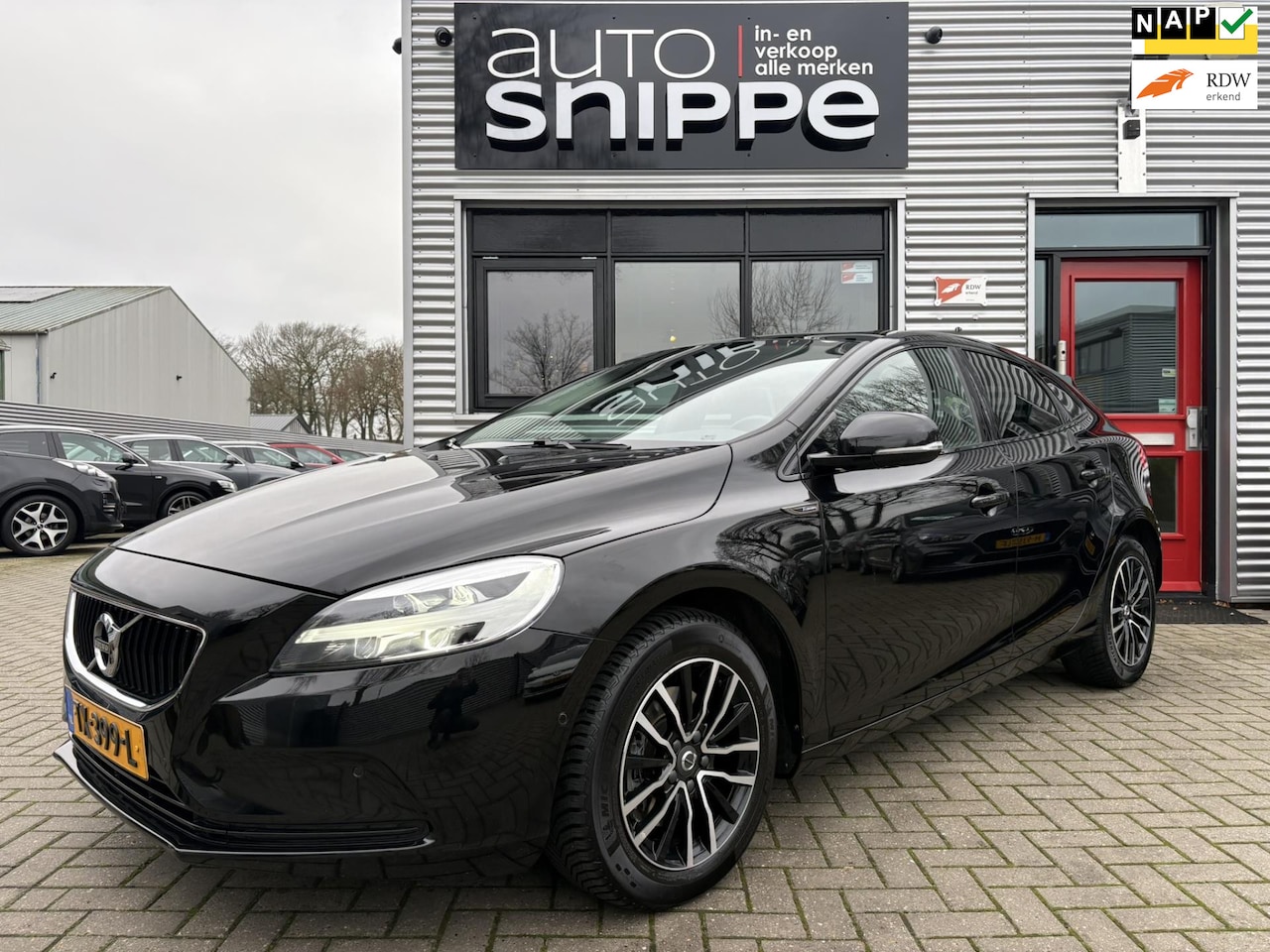 Volvo V40 - 2.0 T3 Dynamic Edition -150 PK-PANODAK-HARMAN/KARDON-TREKHAAK-FULL LED-DAB+-ORIGINEEL NEDE - AutoWereld.nl