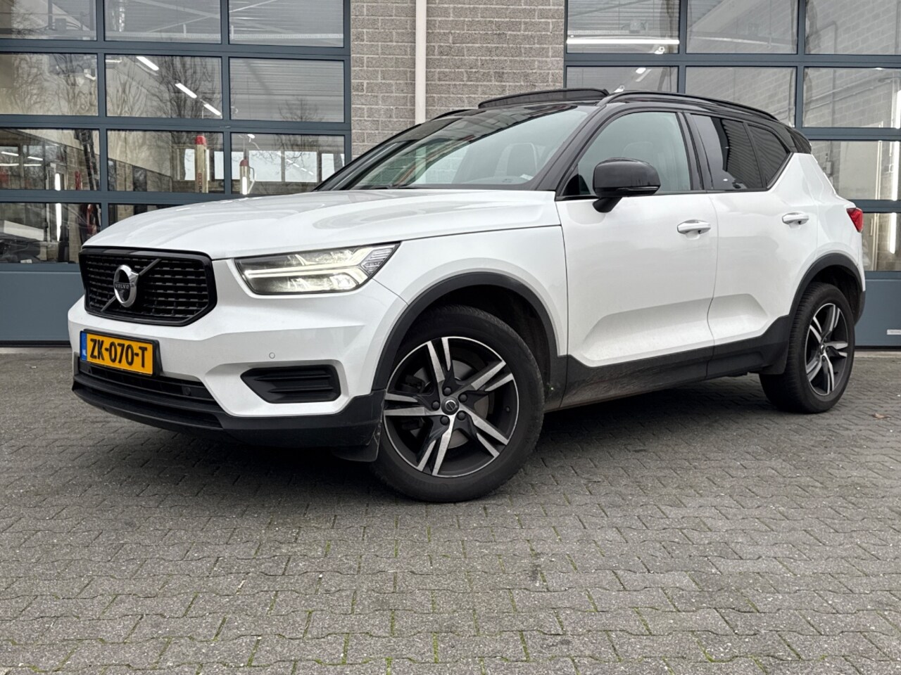 Volvo XC40 - 2.0 T4 R-Design 2.0 T4 R-Design - AutoWereld.nl