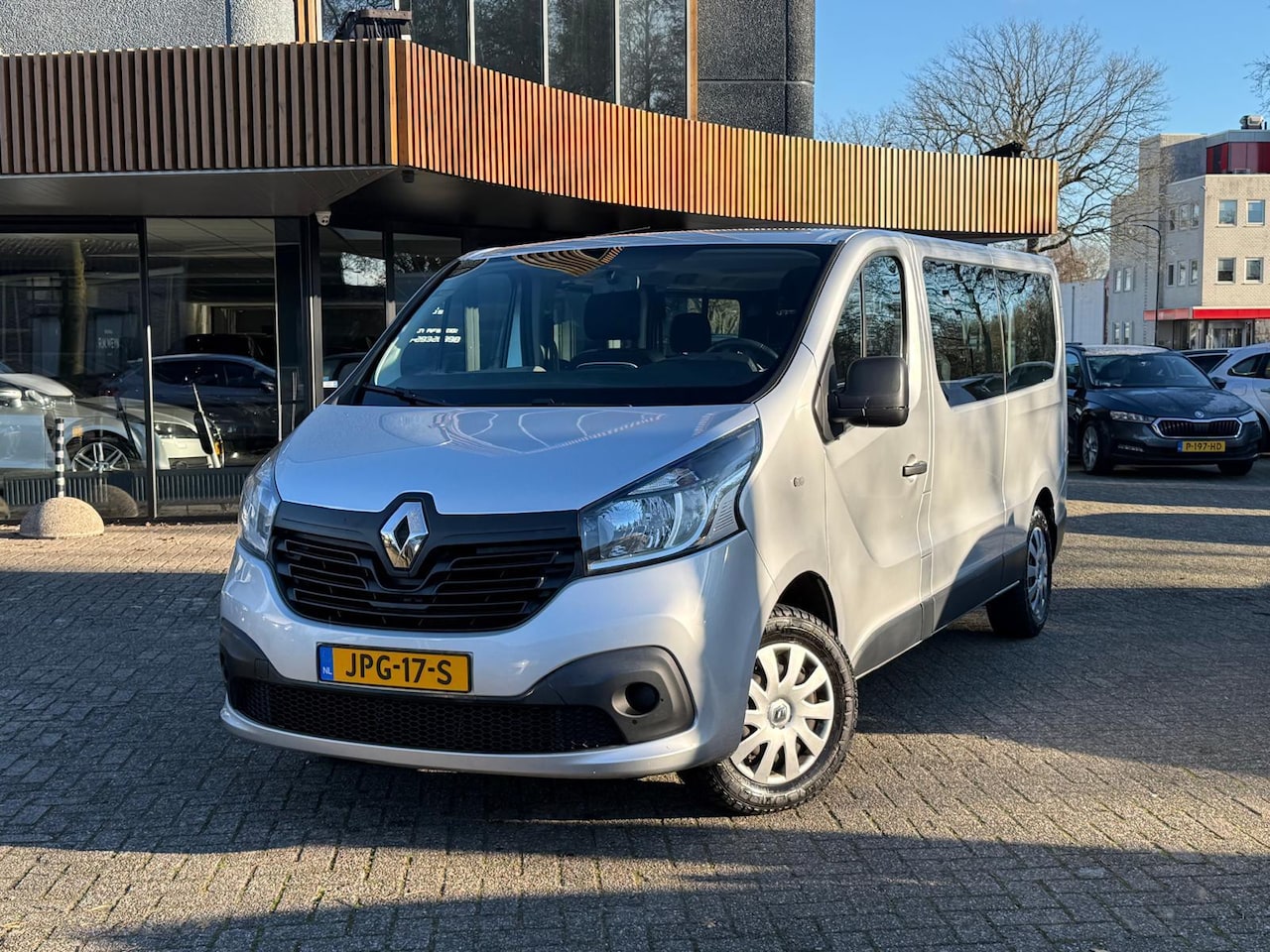 Renault Trafic Passenger - 1.6 dCi Grand Authentique Energy Rijklaar! 8-Zits Marge Bluetooth Keyless Navi Cruise - AutoWereld.nl