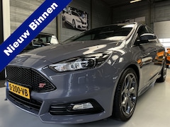 Ford Focus - 2.0 ST-3 Recaro stoelen, Navi, Camera, Leer