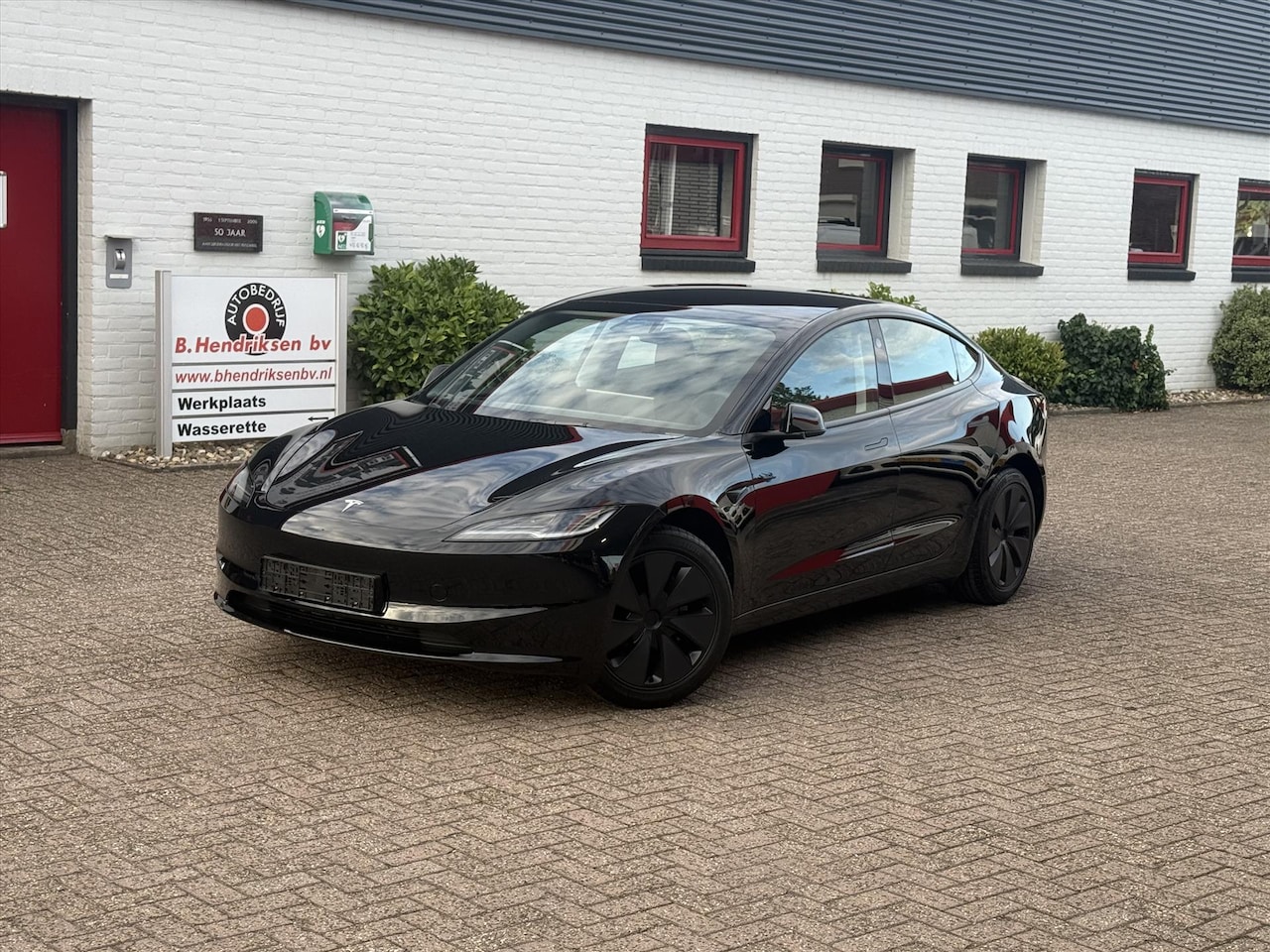 Tesla Model 3 - RWD Premium Highland/ Facelift met richtingaanwijzerhendel en front camera/ LFP accu/ Stoe - AutoWereld.nl