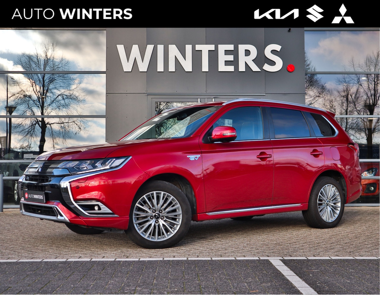 Mitsubishi Outlander - 2.4 PHEV Instyle Leder | 360 Camera | Caplay & Android auto | Stuur- Stoelverwarming - AutoWereld.nl