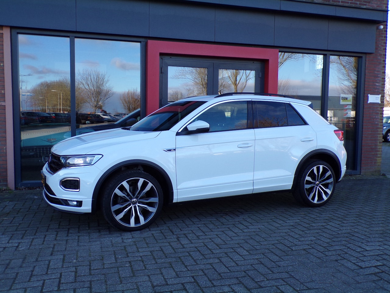 Volkswagen T-Roc - 1.5 TSI R-Line Business Virtual cockpit Carplay Stoelverwarming - AutoWereld.nl