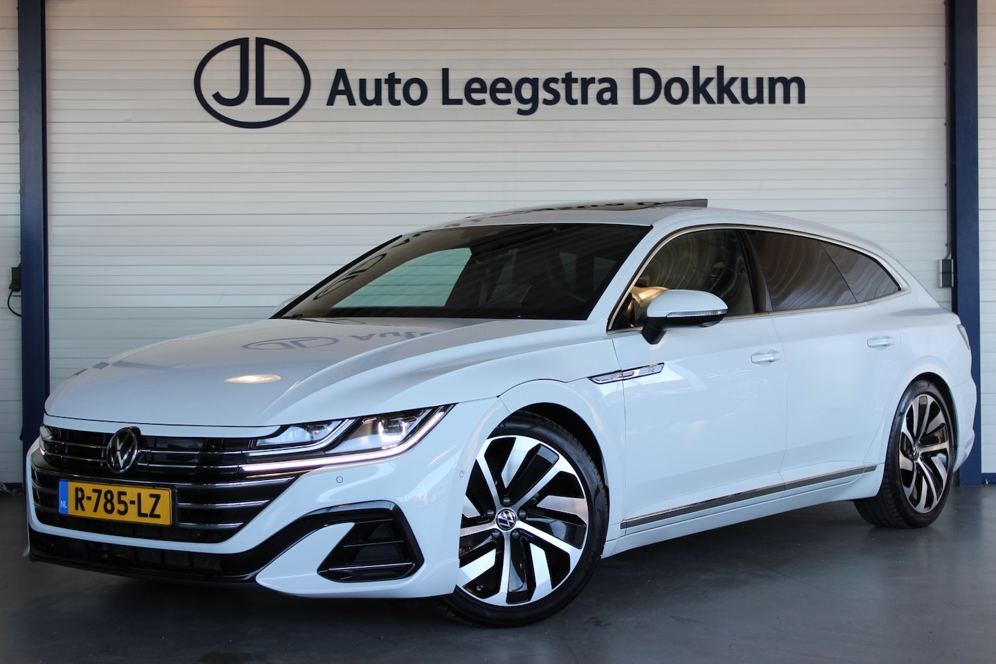 Volkswagen Arteon Shooting Brake - 1.4 TSI eHybrid R-Line Business+ Pano | Head-Up | 360° Camera | Sportstoelen | Trekhaak | - AutoWereld.nl