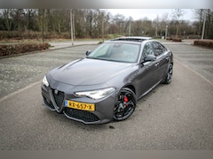 Alfa Romeo Giulia - 2.0T Super Veloce | Pano | Carplay | 310pk | Camera | Dealeronderhouden