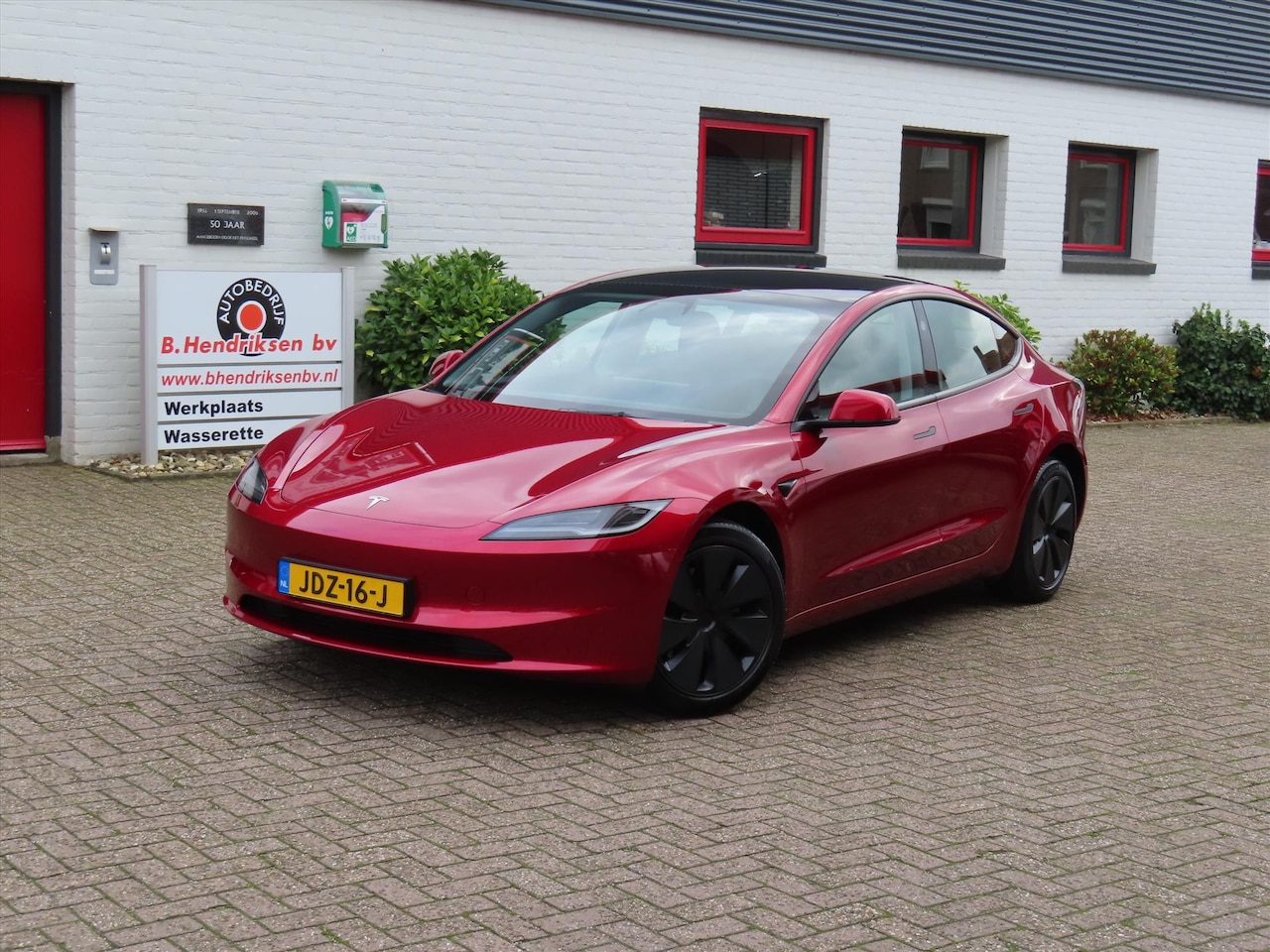 Tesla Model 3 - RWD Premium Highland/ Afneembare trekhaak/ Warmtepomp/ LFP accu/ Stoel + stuurwiel verwarm - AutoWereld.nl