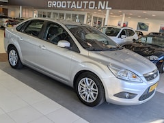 Ford Focus - 2.0 Ghia Automaat Airco, Cruise Control, Stuurbekrachtiging