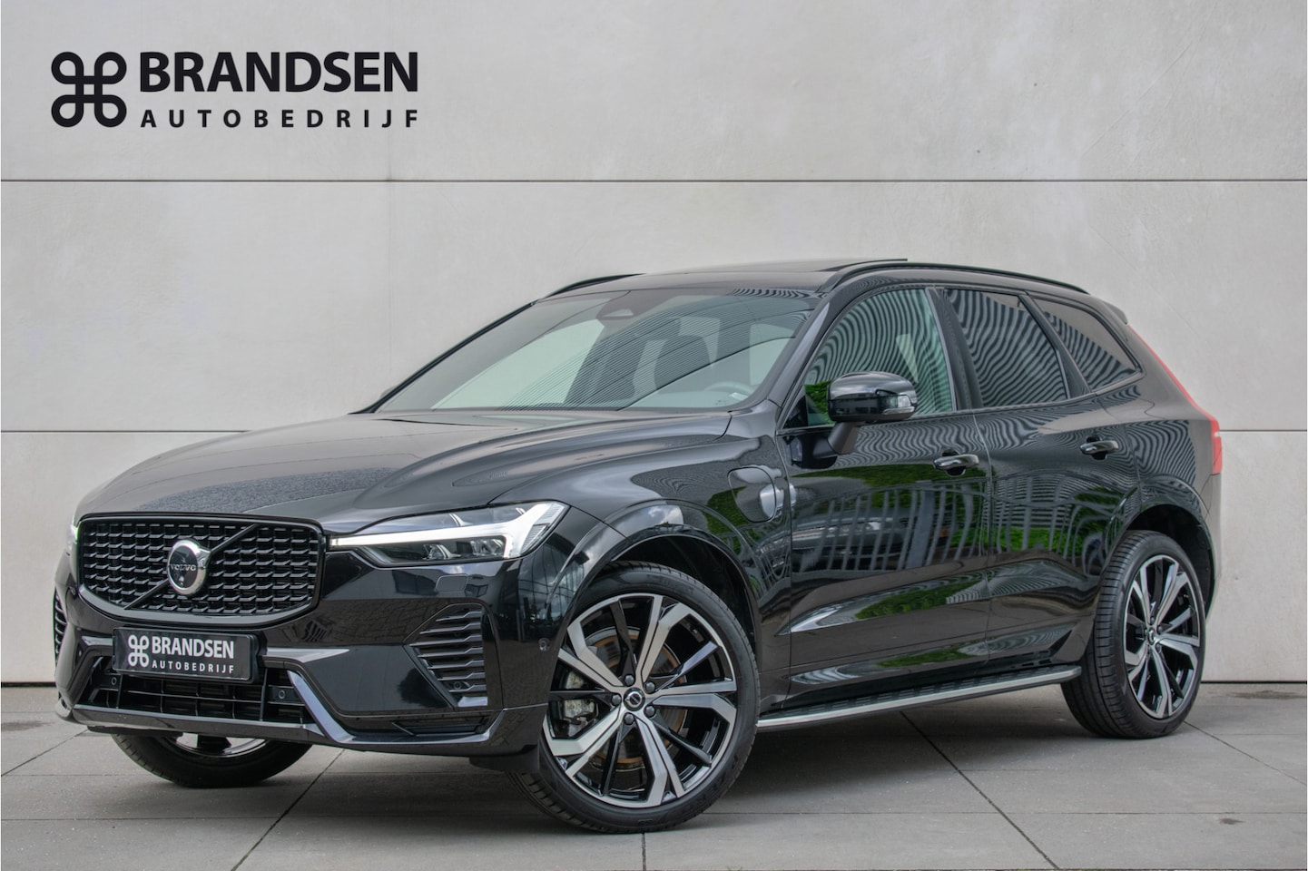 Volvo XC60 - 2.0 Recharge T6 AWD Plus Dark Long Range-ACC-Pano-21"-360 Camera-H/K-Standkachel - AutoWereld.nl