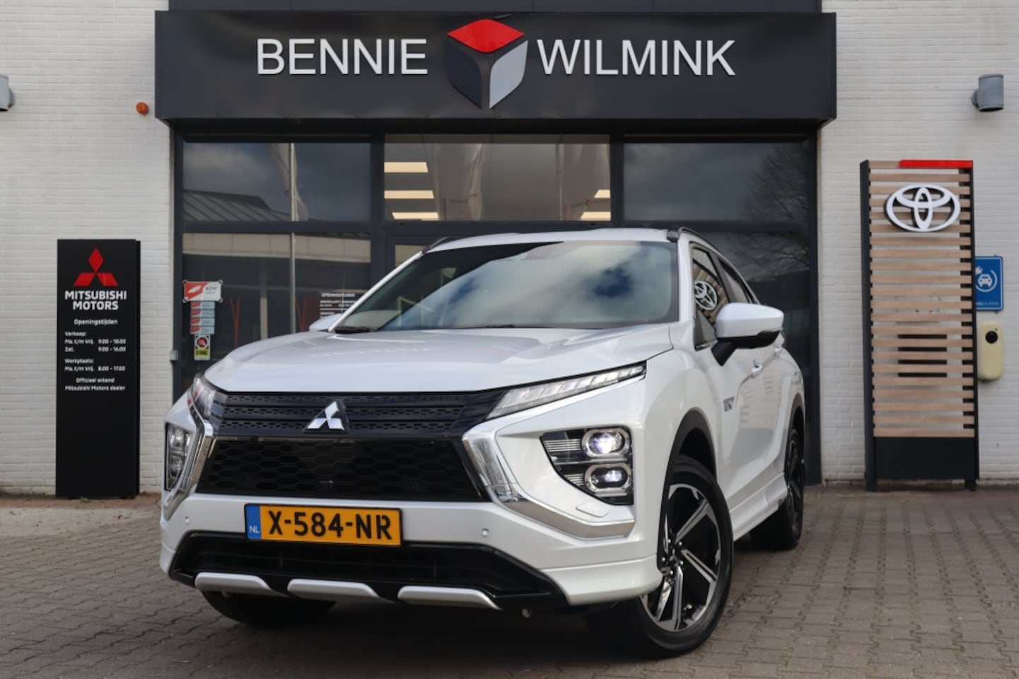 Mitsubishi Eclipse Cross - 2.4 PHEV Executive Trekhaak/AdaptiveCruise/Navi/Standkachel - AutoWereld.nl