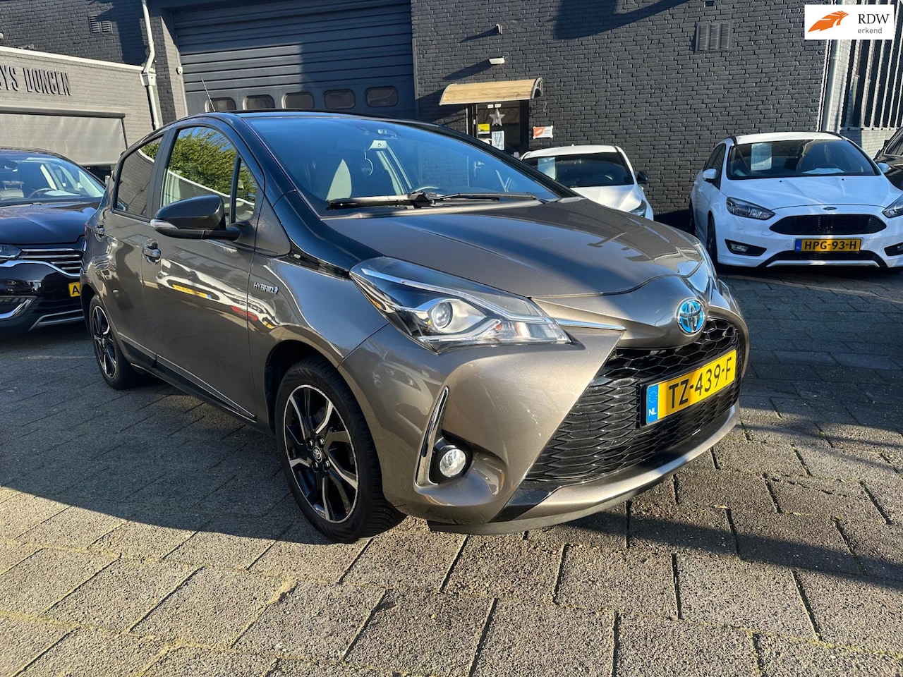Toyota Yaris - 1.5 Hybrid (100pk) Bi-Tone! Aut! Navi! Bluetooth! - AutoWereld.nl
