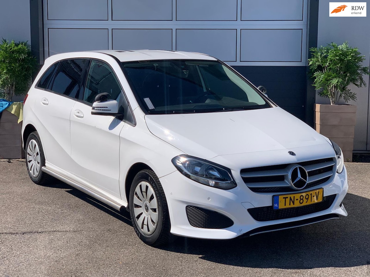 Mercedes-Benz B-klasse - 220 d Ambition // AUTOMAAT / AIRCO / EURO 6 / BLUETOOTH / NAP / - AutoWereld.nl