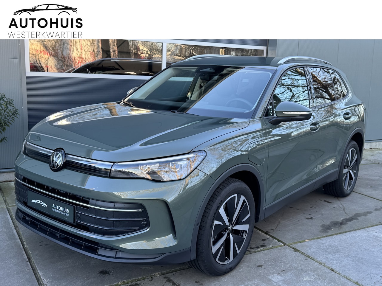 Volkswagen Tiguan - 1.5 204pk eHybrid Life Edition Camera Trekhaak IQ light Winterpakket - AutoWereld.nl