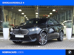 BMW iX2 - eDrive20 High Executive M Sport / Panoramadak / Sportstoelen / M Adaptief onderstel / Comf
