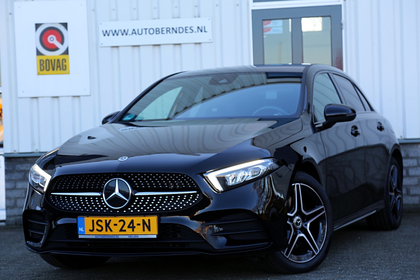 Mercedes-Benz A-klasse - 250 e AMG Line Plug in hybride*Perfect MB Onderh.*BTW*1ste Eig.*Sfeer/Night/MBUX/Apple Car - AutoWereld.nl