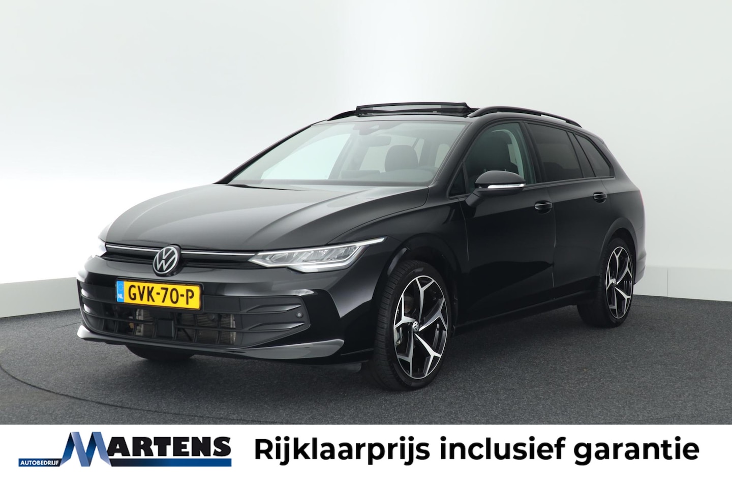 Volkswagen Golf Variant - 8.5 1.5 eTSI 150pk DSG Life Edition Trekhaak Camera Panoramadak Stoelverwarming Virtual Co - AutoWereld.nl