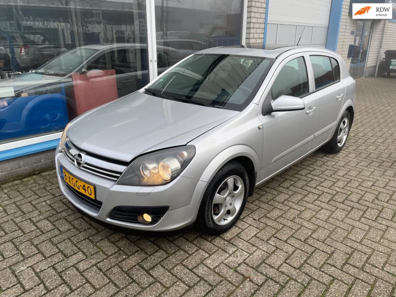 Opel Astra - 1.8 Essentia alle opties - AutoWereld.nl