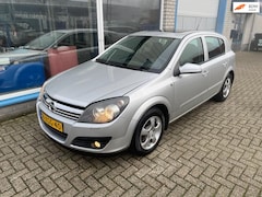 Opel Astra - 1.8 Essentia alle opties