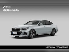 BMW 5-serie - 530e | M-sport Pro. | 4-zone Clima | Driving Assistant Professional | Comfortzetels | Stoe
