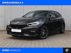 BMW 1-serie - 118i Sport Line Automaat / Sportstoelen / Achteruitrijcamera / M Sportonderstel / LED / Ai