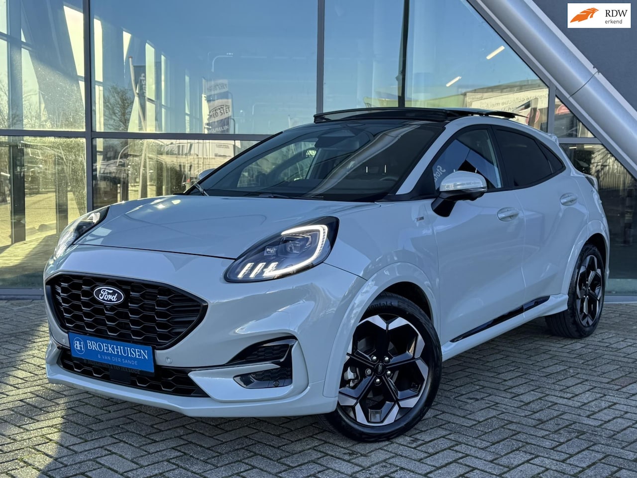 Ford Puma - 1.0 EcoBoost Hybrid ST-Line X 155pk Panoramadak / 360 Camera / Trekhaak - AutoWereld.nl