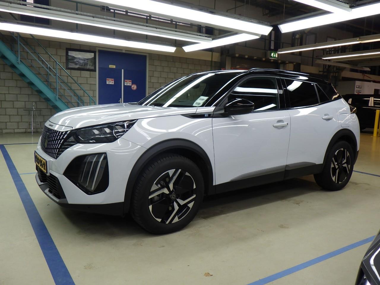 Peugeot e-2008 - EV GT 54 kWh 3 Fase 156pk | Warmtepomp | Drive Assist Pack | Navigatie 3D | Achteruitrijca - AutoWereld.nl