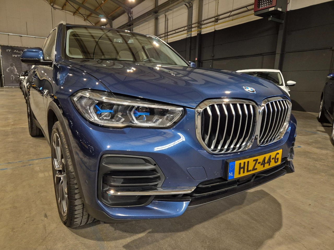 BMW X5 - XDrive45e Executive - Panoramadak - HuD - 360 Camera - Memorystoel - Adapt Cruise - Dealer - AutoWereld.nl