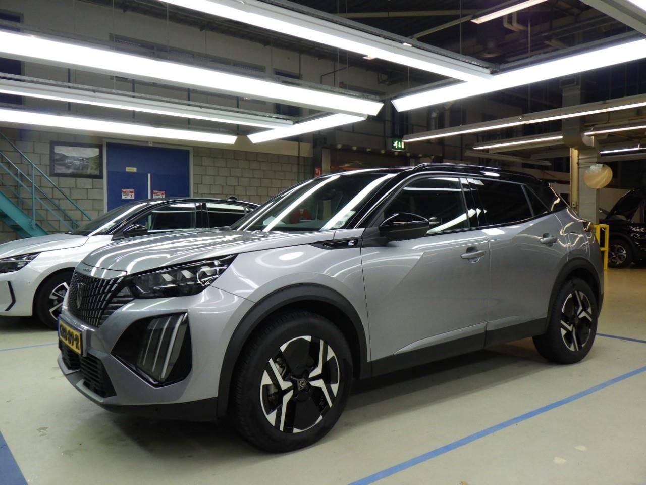 Peugeot e-2008 - EV GT 54 kWh 3 Fase 156pk | Warmtepomp | Drive Assist Pack | AllSeason | Adaptive Cruise | - AutoWereld.nl