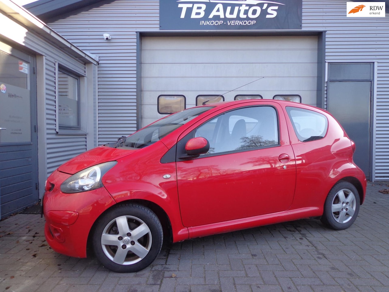 Toyota Aygo - 1.0-12V + ! AIRCO /APK 28-10-2026 ! - AutoWereld.nl