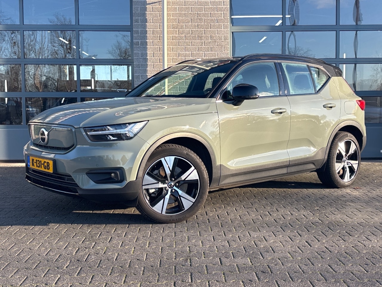 Volvo XC40 - Recharge P8 AWD R-Design |WINTERPAKKET|ZWARTE HEMEL| - AutoWereld.nl