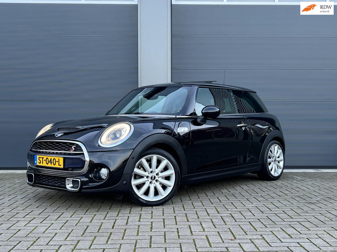 MINI Cooper S - Mini 2.0 Chili Serious Business | PANO | Leer | PDC - AutoWereld.nl