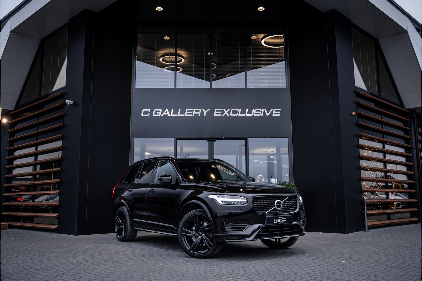 Volvo XC90 - 2.0 T8 Twin Engine AWD R-Design - Panorama | H&K | Memory | Trekhaak - AutoWereld.nl