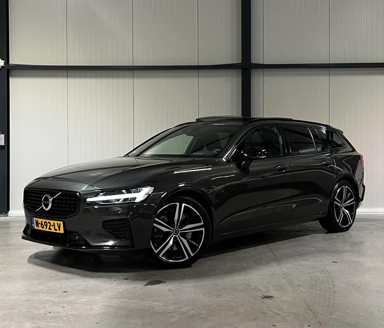 Volvo V60 - 2.0 T6 Recharge AWD R-Design Pano Harman/kardon - AutoWereld.nl