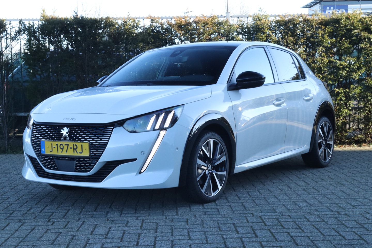 Peugeot 208 - 1.2 Turbo GT-Line | Cruise Control | Camera | Keyless | Carplay | Navi | Dodehoekdetectie - AutoWereld.nl