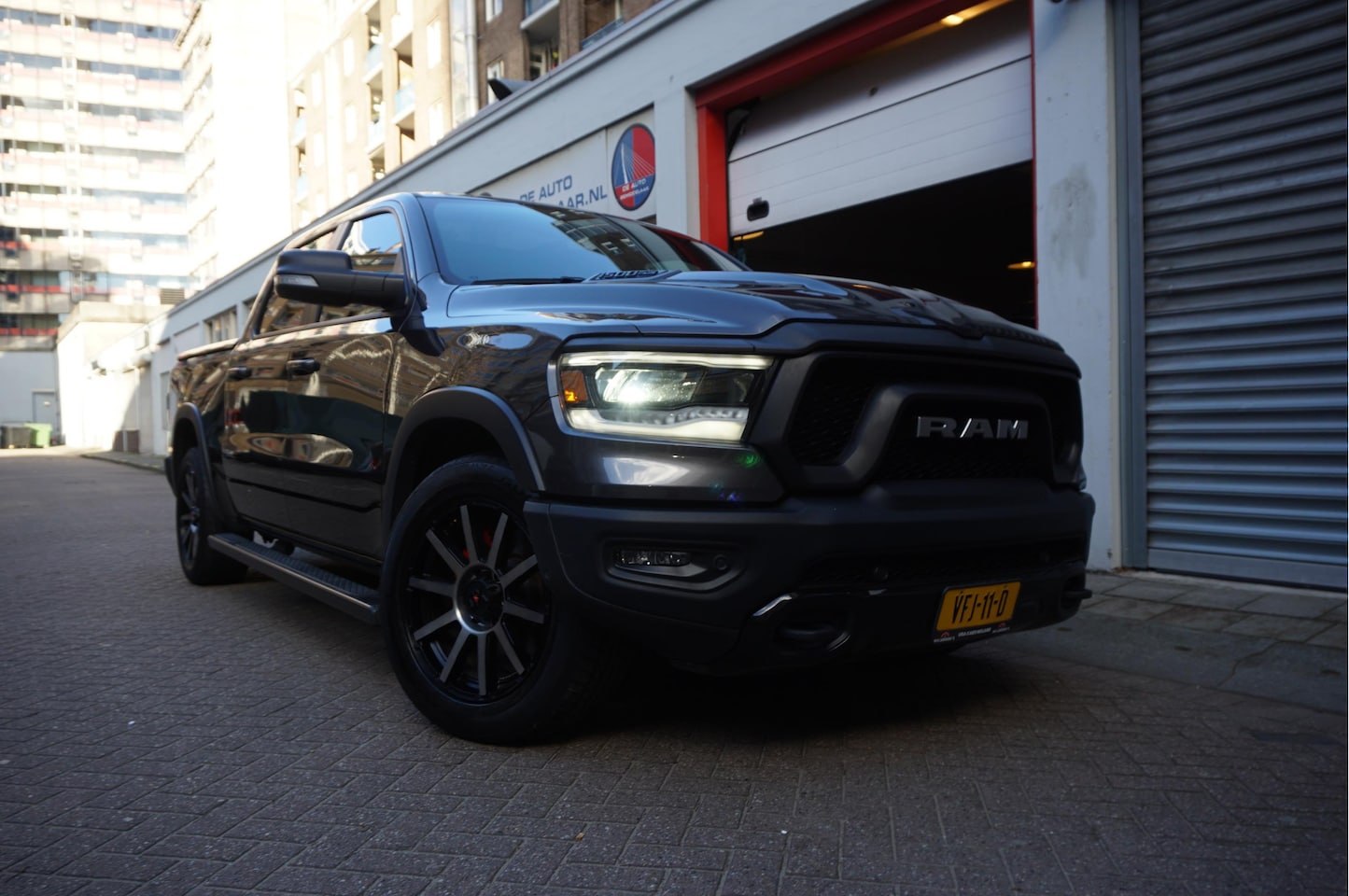Dodge Ram 1500 - 5.7 V8 4x4 Crew Cab Rebel Sport Off-Road | Black Line | Luchtvering | Panoramadak | Groot - AutoWereld.nl