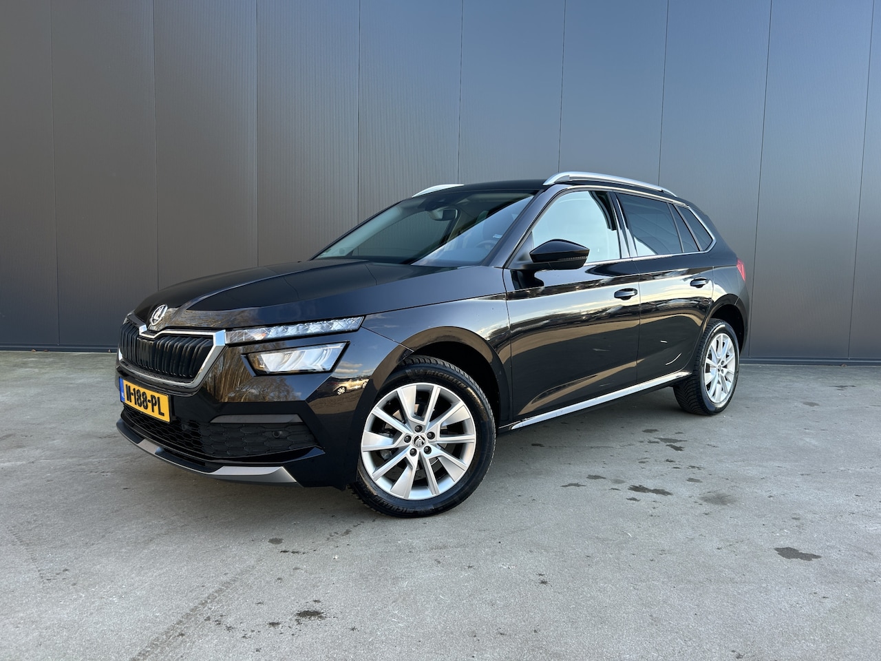 Skoda Kamiq - 1.0 TSI 111 PK SPORT LED NAVI CRUISE ECC TREKHAAK - AutoWereld.nl