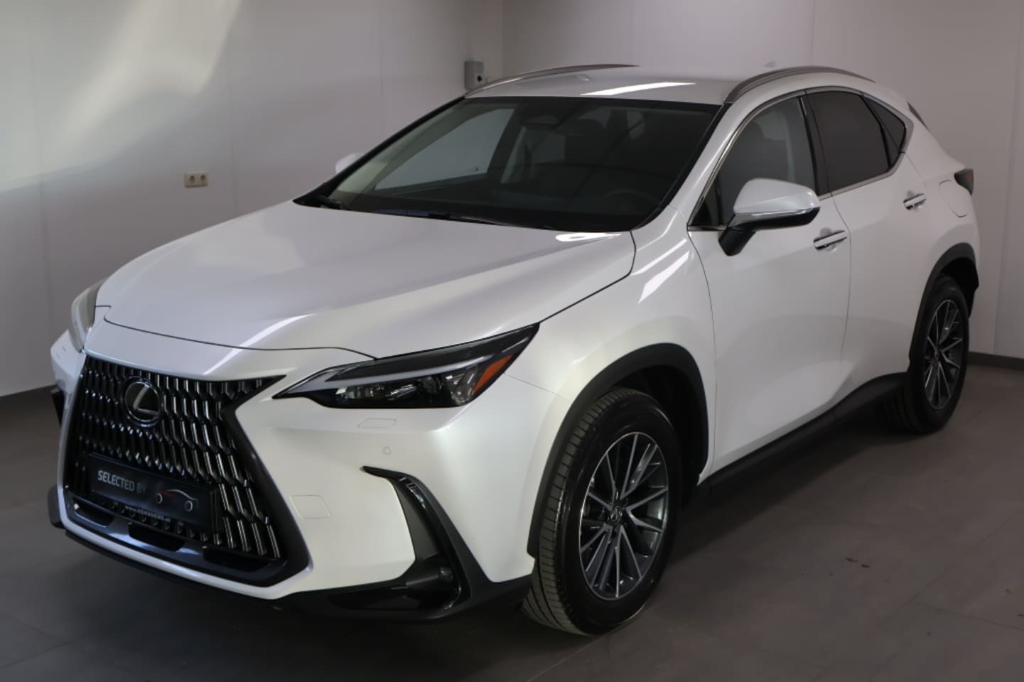 Lexus NX - 450h+ AWD Luxury Line | Explorer Pack - AutoWereld.nl