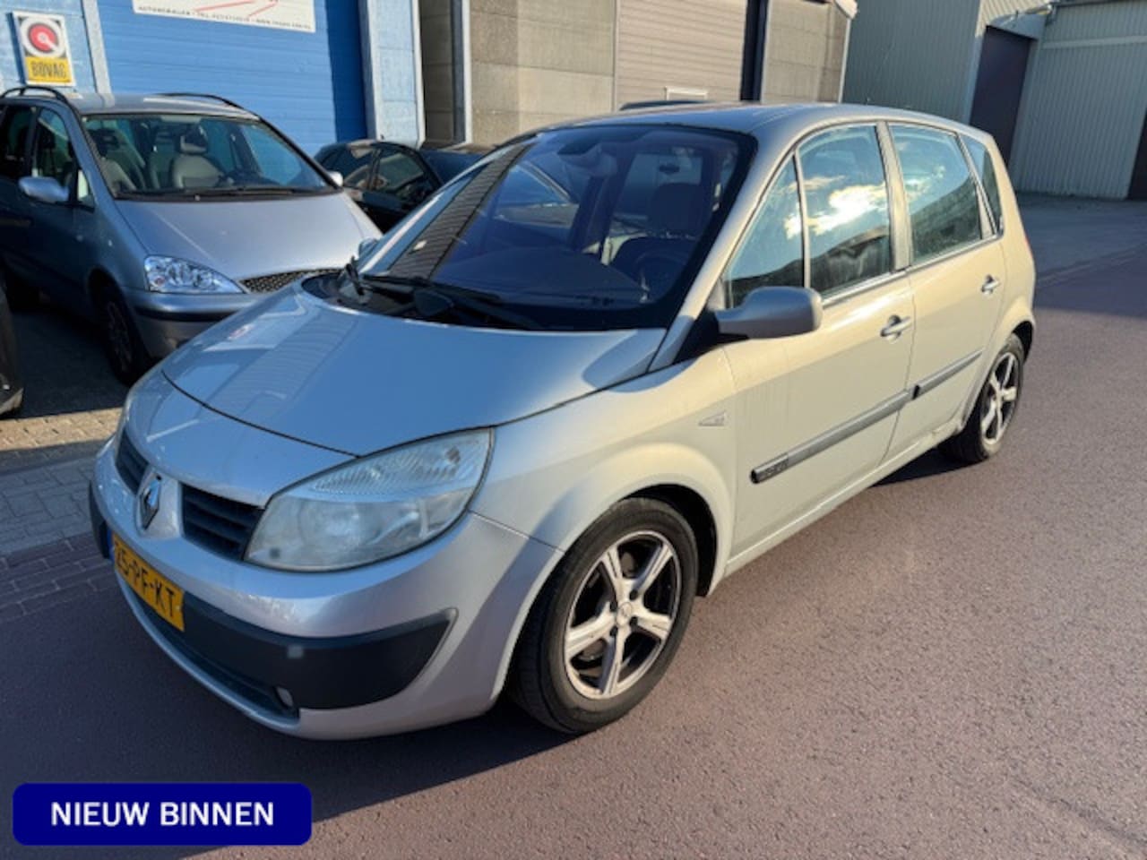 Renault Scénic - 2.0-16V Expression Luxe Automaat APK juni 2026 Goed rijdende auto in een leuke uitvoering - AutoWereld.nl