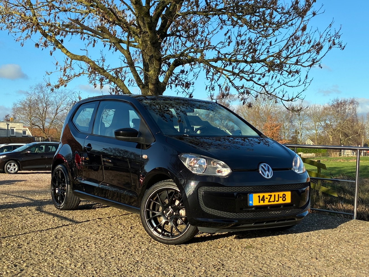 Volkswagen Up! - 1.0 move up! | Airco + Navi nu € 4.975,-!!! - AutoWereld.nl