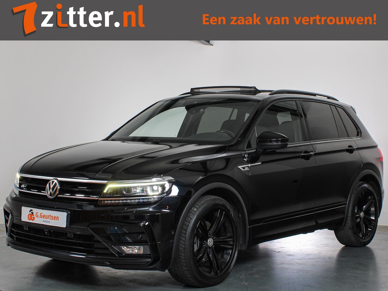 Volkswagen Tiguan - 1.5 TSI ACT Highline 2x R-Line Panoramadak, Trekhaak, Volleder, Memory, LED, Virtual - AutoWereld.nl