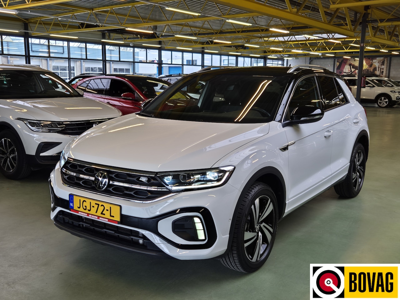 Volkswagen T-Roc - 1.5 TSI R-Line -150pk- Automaat | Camera | IQ LED | 18 inch | Rijklaarprijs incl. 1 jaar B - AutoWereld.nl