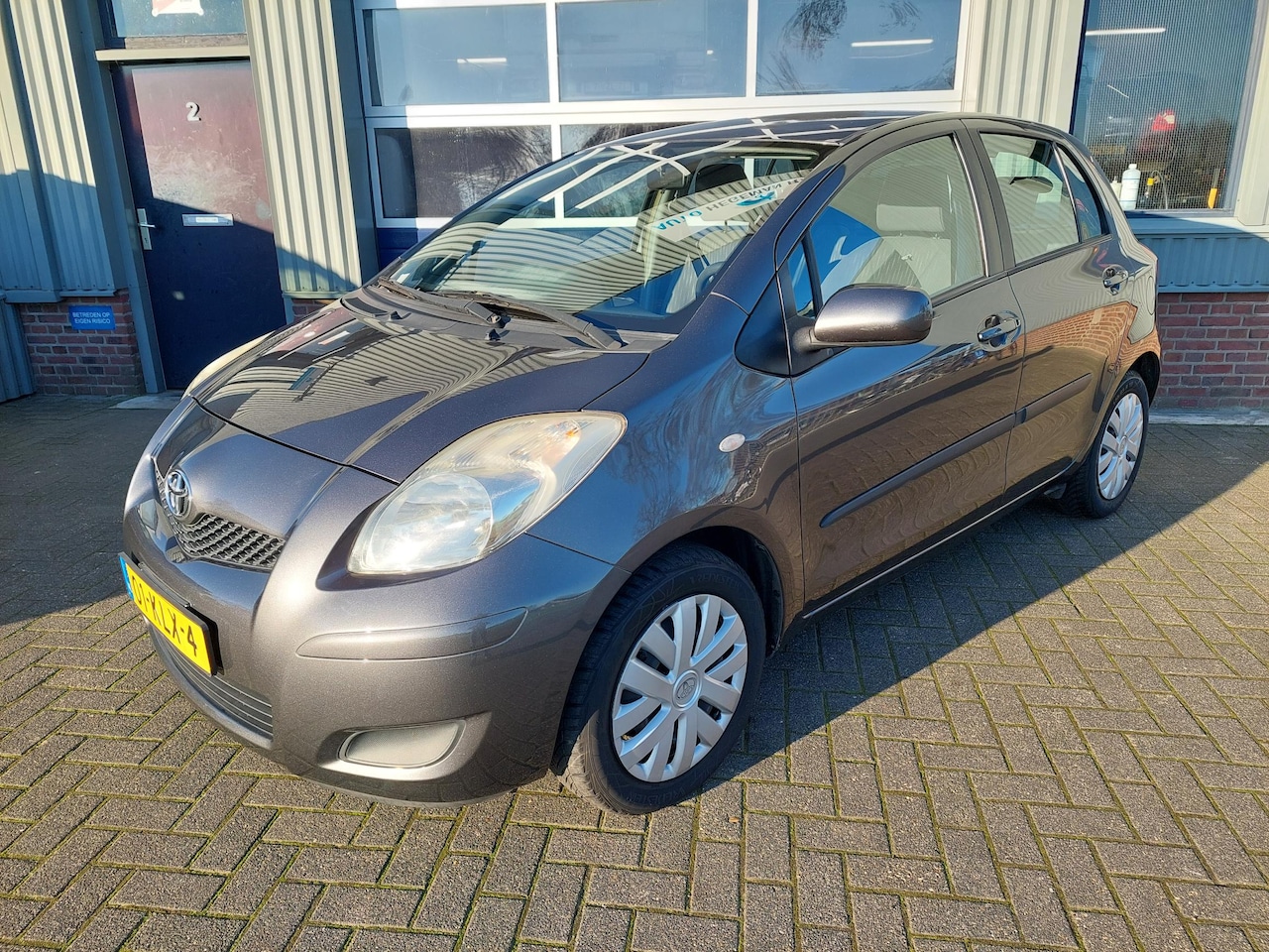 Toyota Yaris - 1.3 VVTi Aspiration automaat - AutoWereld.nl