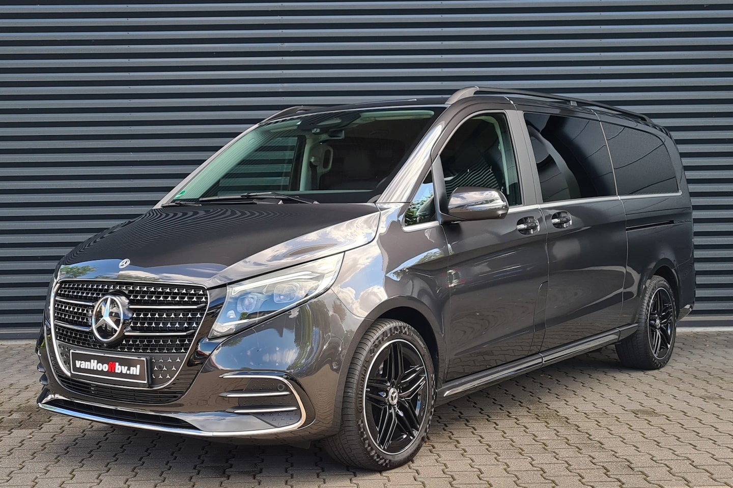 Mercedes-Benz V-klasse - 300d 4 Matic XL DC AMG-Line Grijs kenteken - Distronic - AutoWereld.nl