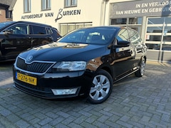 Skoda Rapid Spaceback - 1.2 TSI Greentech Style automaat Stoelverwarming, Parkeersensoren, Climate control