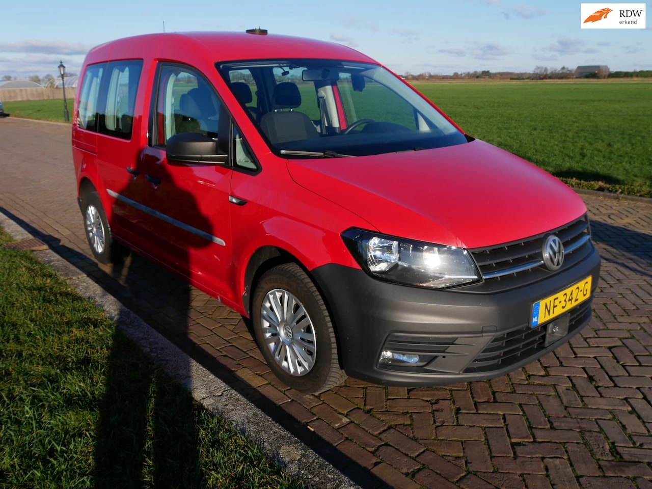 Volkswagen Caddy - 2.0 TDI 75kW DSG 5-PERS AC CRUISE 2XDOOR ** 9499 NETTO ** - AutoWereld.nl
