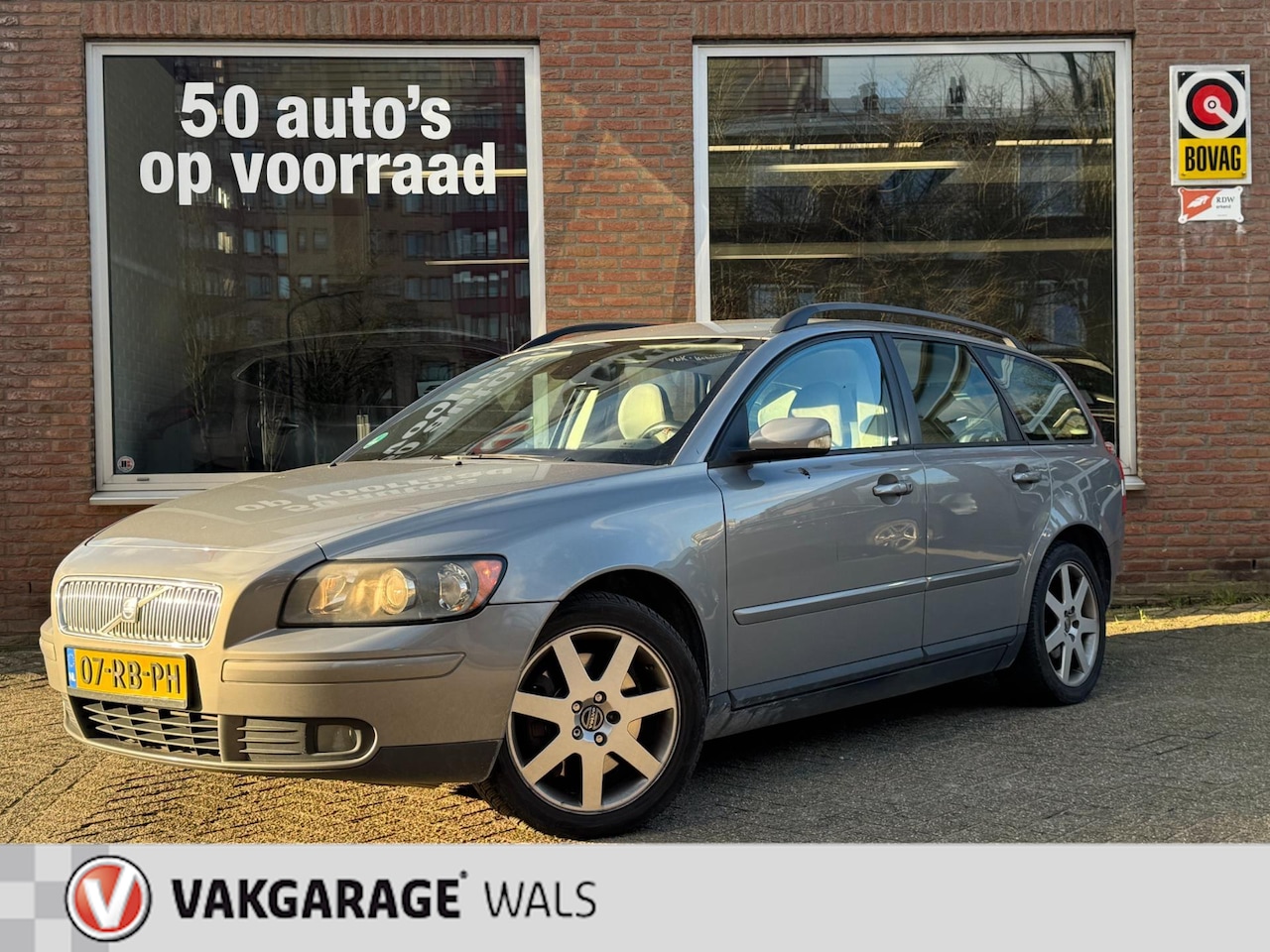 Volvo V50 - 2.5 T5 Momentum | Airco | Cruise | Parrot | Radio CD - AutoWereld.nl