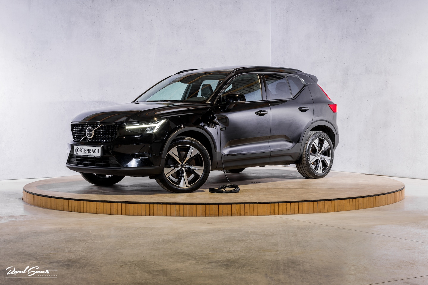Volvo XC40 - 1.5 T5 Plug-in hybrid Ultimate Dark | Panorama dak | Zwenkbare trekhaak | Adaptieve cruise - AutoWereld.nl