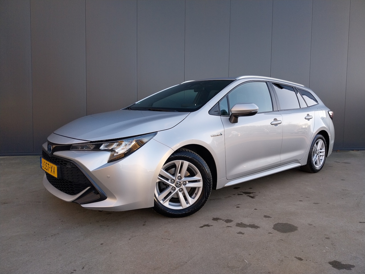 Toyota Corolla Touring Sports - 1.8 Hybrid Business ADAPT CRUISE CAMERA LED ECC TREKHAAK - AutoWereld.nl