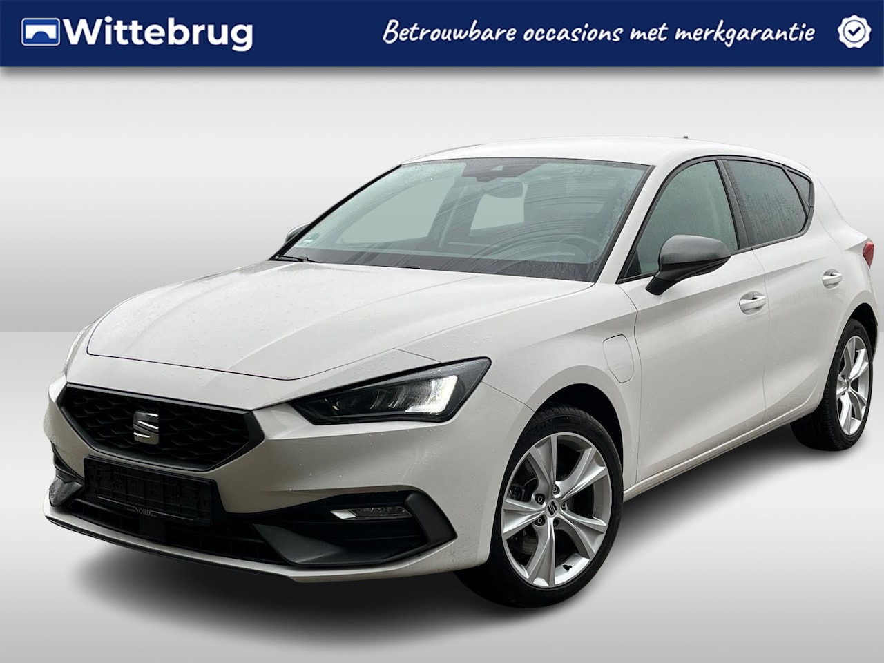 SEAT Leon - 1.4 TSI eHybrid 204pk PHEV FR DSG Automaat / Navigatie / LED / LM 17 inch / Parkeersensore - AutoWereld.nl