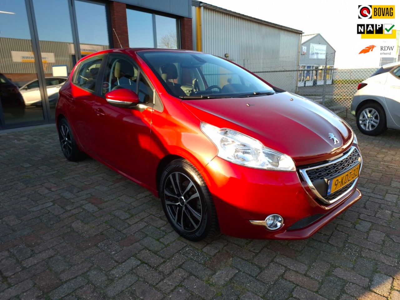 Peugeot 208 - 1.2 VTi Envy / NAV / CruiseC / CLIMA - AutoWereld.nl
