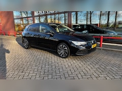 Volkswagen Golf - 1.5 eTSI Style | Automaat | Adaptieve cruise control | Camera | DAB+ | Keyless |